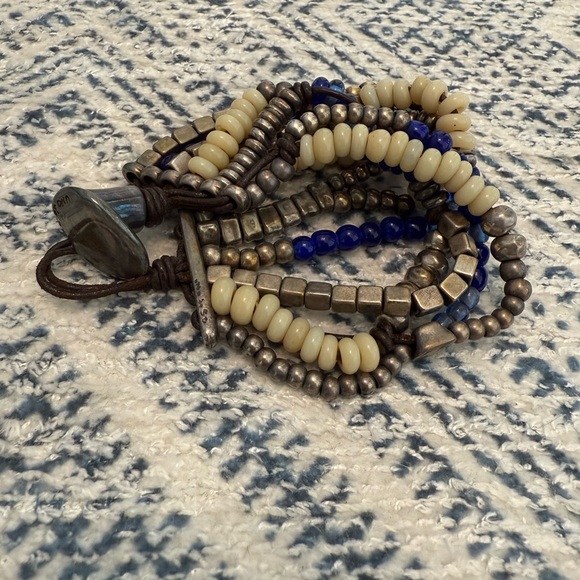 Uno de 50 Beaded bracelet with Blue and Cream Accents - Picture 2 of 5